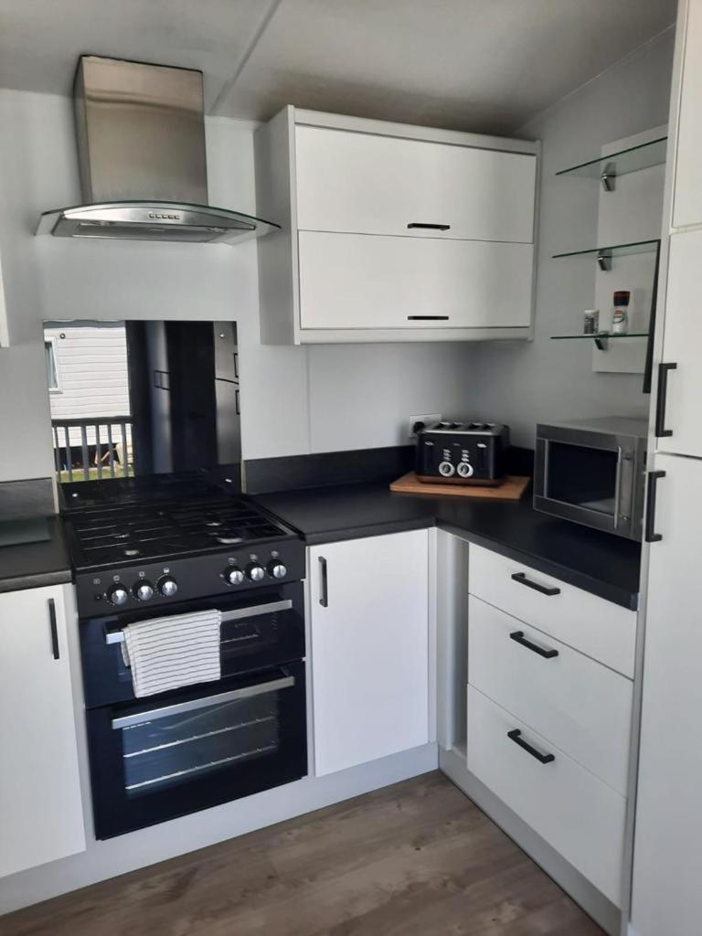 Kingfisher Quay Lodge Clacton-on-Sea Buitenkant foto